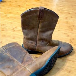 Ariat riding boots, gently used in good condition!